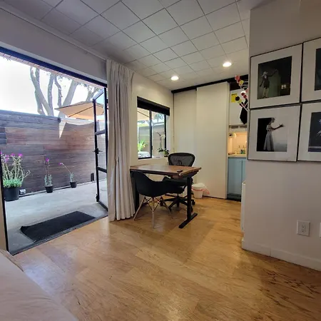 Venice Beach Studio With Large Private Patio Steps To The Beach Los Angeles Exterior photo
